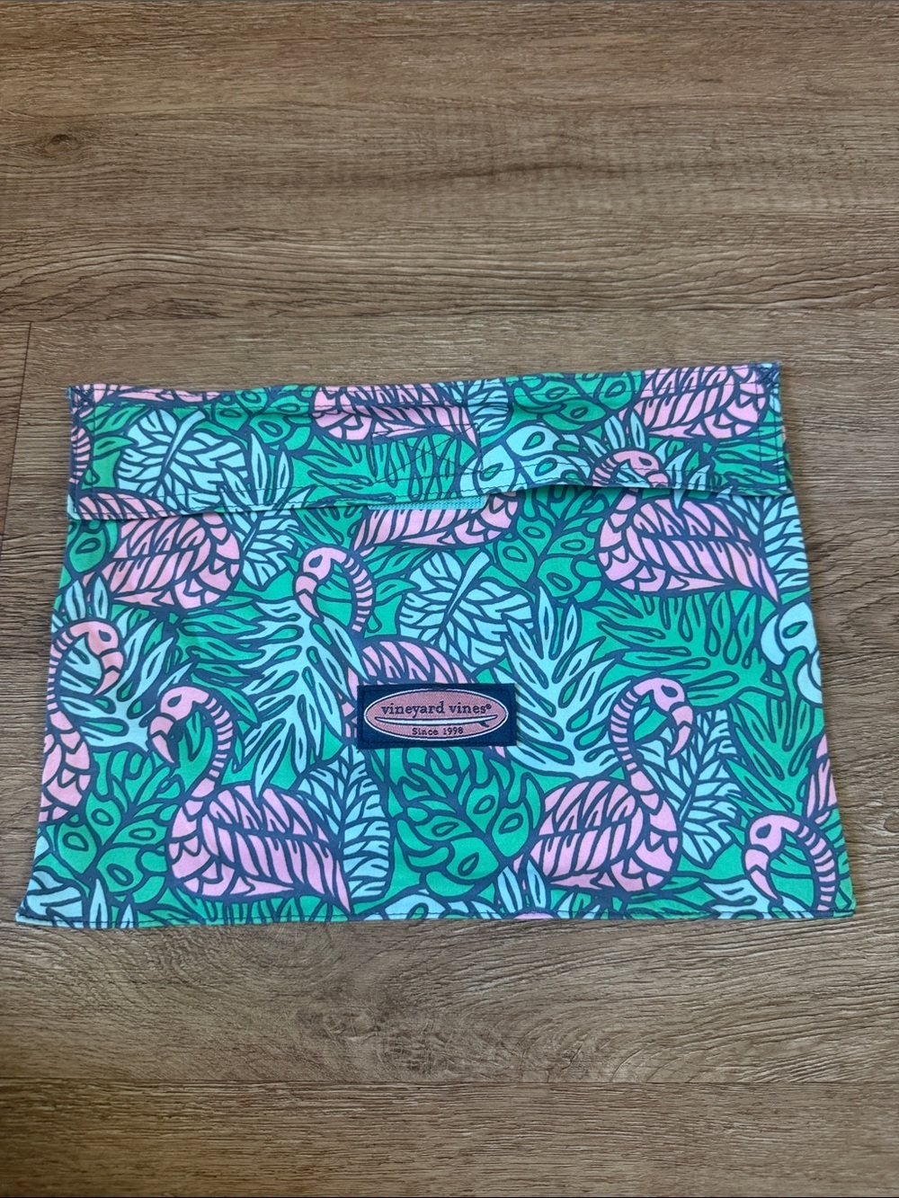 Vineyard Vines Tropical Flamingo Print Pouch in Pink and Green 0273